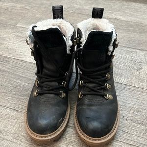 Toms black lace up shearling lined hiking boots 5.5